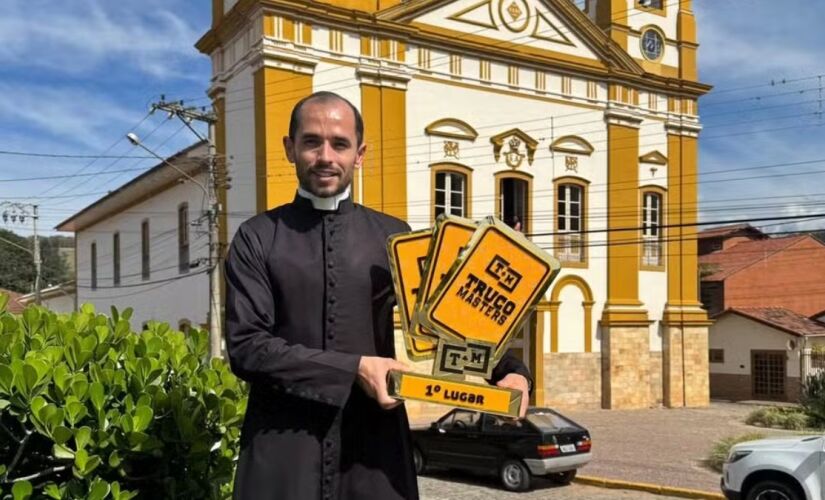 Religioso decidiu se inscrever no torneio nacional de truco em setembro deste ano