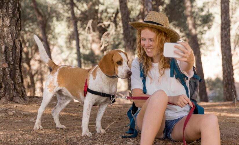 A busca por espaços e atividades que acolham os animais de estimação reflete uma mudança de comportamento na sociedade. 