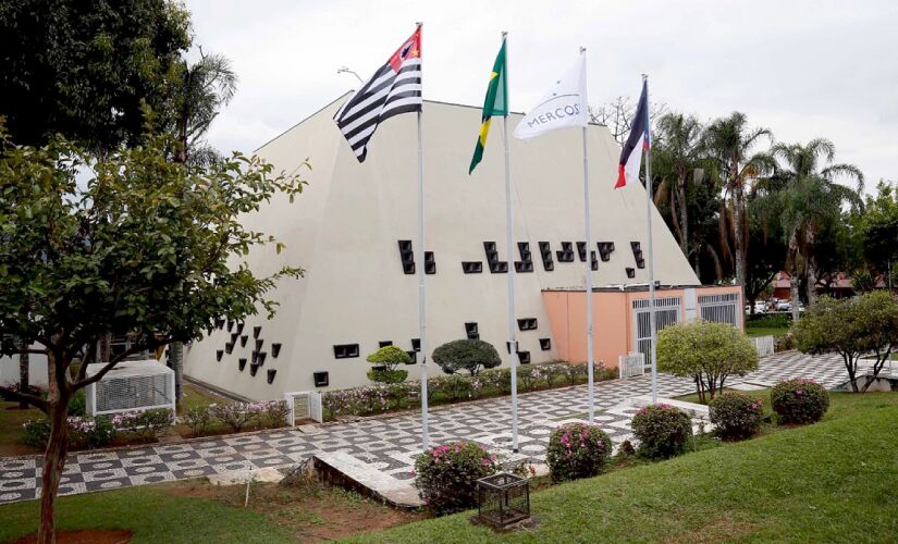Oportunidades abrangem níveis fundamental, médio e superior, com benefícios e salários que chegam a R$ 10.069,96