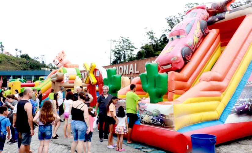 Brinquedos, oficinas e atrações culturais garantem um domingo cheio de alegria para toda a família