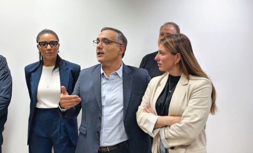 Na ausência do prefeito, a vice, Jéssica Cormick (Avante), assumiu o cargo interinamente