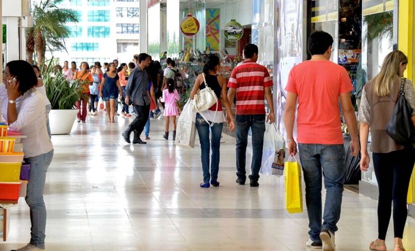 Alta sazonal no comércio local deve movimentar o mercado de trabalho no fim de ano
