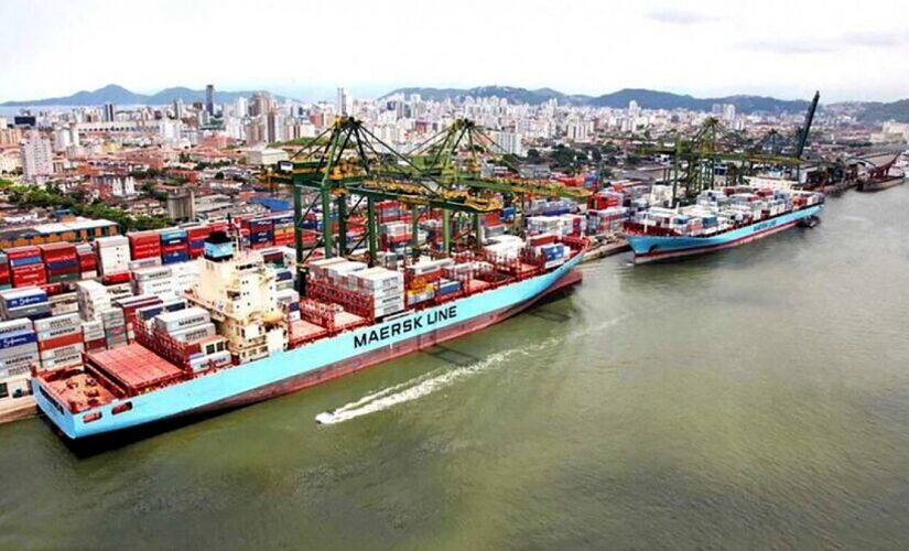 Visitas incluem passeio de escuna e tour por pontos-chave do complexo portuário