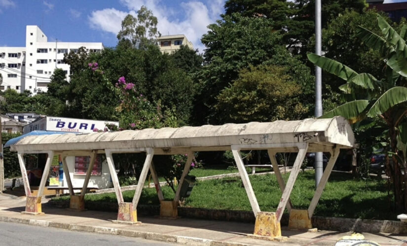 O ponto de ônibus é um pedaço da história do transporte público de São Paulo