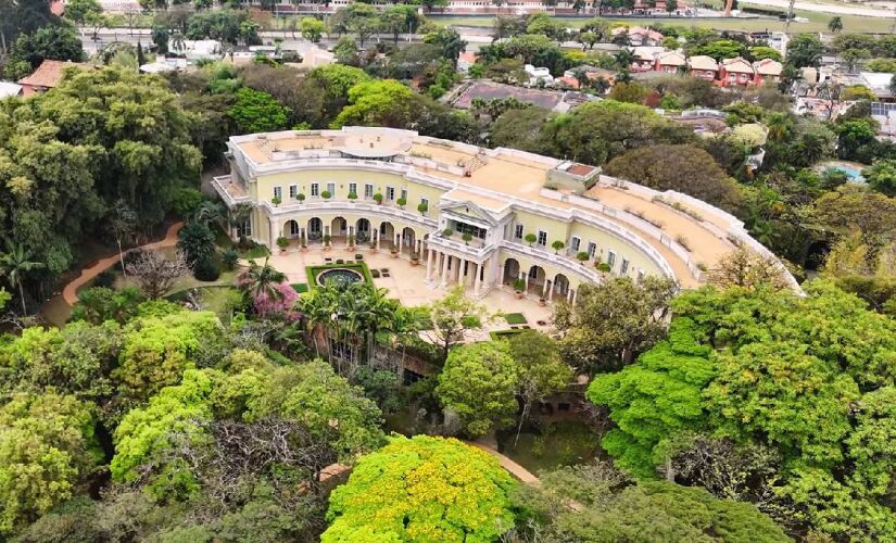 A Mansão Safra, no Morumbi, tem mais de 11 mil m&#xB2; de área construída