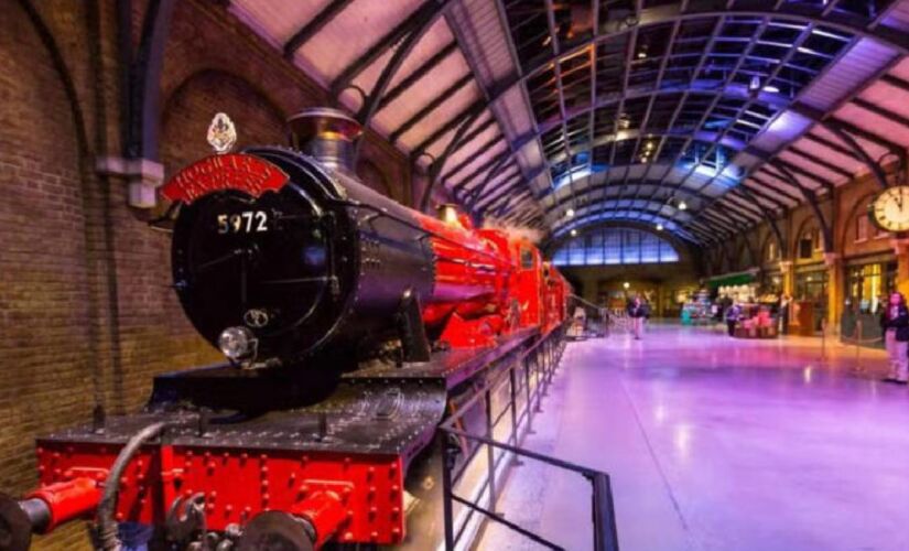 Destinos pelo mundo oferecem tours que recriam cenários de produções famosas