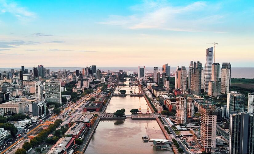 O equilíbrio entre custo de vida, cultura e qualidade urbana faz de Buenos Aires uma das capitais mais atrativas da região. 