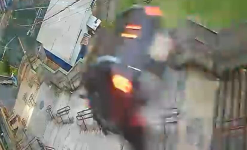 Carro capotou de forma impressionante na zona sul de São Paulo