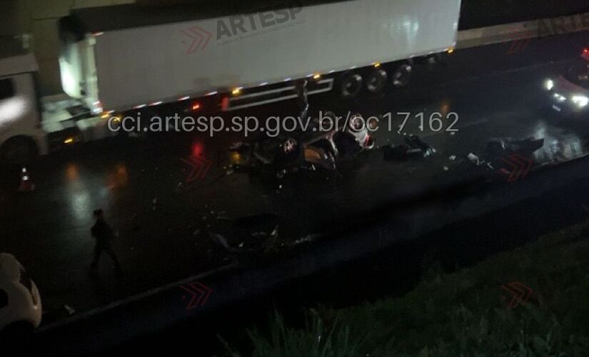 Acidente aconteceu por volta das 21h30, e chovia quando o veículo caiu na rodovia Anchieta
