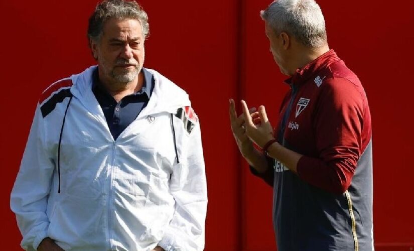 Crespo e diretoria do São Paulo mostram discursos de realidades diferentes do mesmo clube