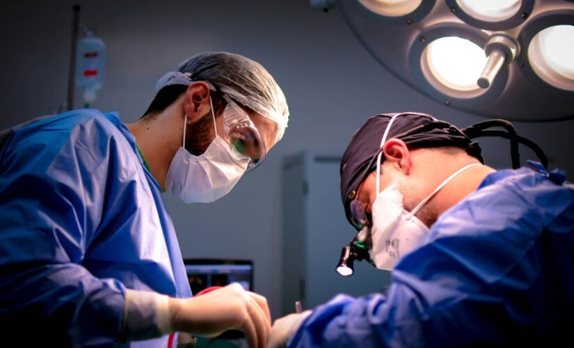 Tim Andrews esteve com um rim de porco em seu corpo por quase nove meses