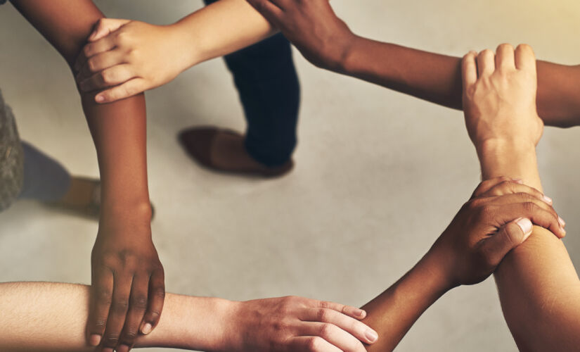 Uma rede de amigos enorme e acreditem ou não, todos os moleques com quem eu me relacionava eram brancos