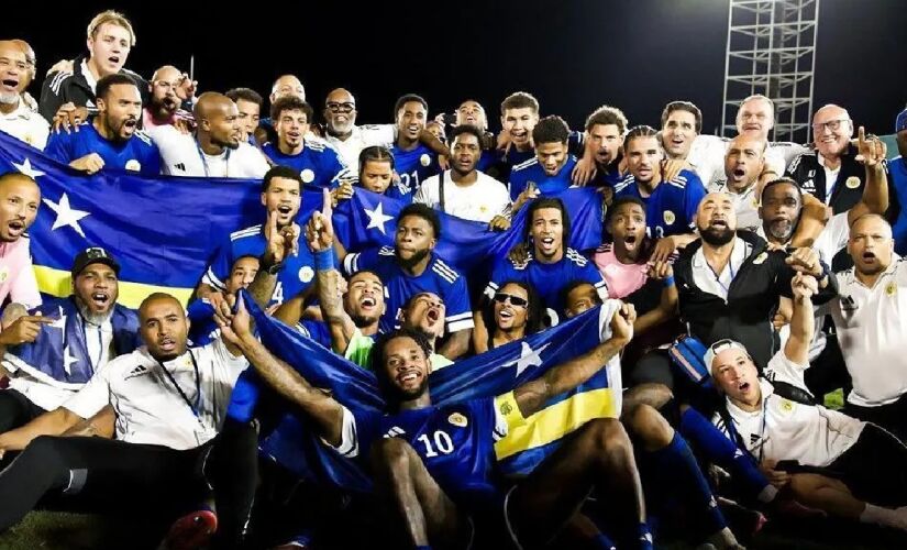 Com cerca de 440 km&#xB2; de território e uma população de cerca de 156 mil habitantes, Curaçao entrou para a história como o menor país a se classificar para uma Copa do Mundo