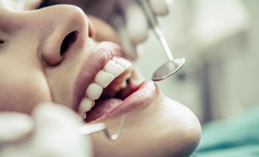 Descoberta imita processo natural de formação do esmalte e pode chegar ao mercado em breve