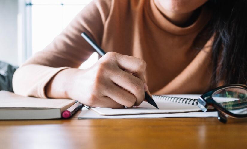 Desafio de lidar com a extensa carga de estudos e a pressão por resultados vai além de disciplina e organização