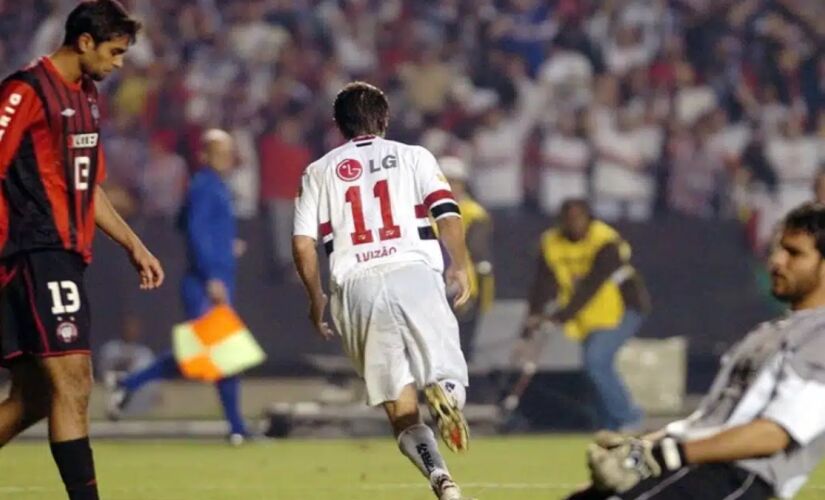 A primeira final entre clubes brasileiros na Libertadores ocorreu em 2005, quando o São Paulo foi campeão ao vencer o Athletico