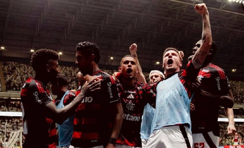 Perto do apito final, já com titulares como Jorginho, Arrascaeta e Bruno Henrique em campo, a pressão do Flamengo resultou no gol de empate
