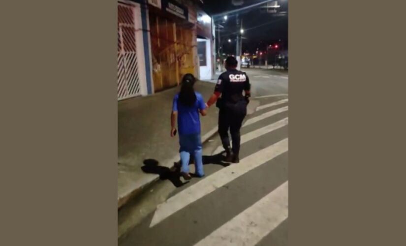 Corporação informou que o menino, de 8 anos, autista e não verbal, foi localizado durante a madrugada