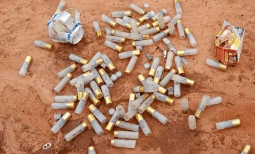 Cartuchos de armas de fogo recolhidos pelos indígenas