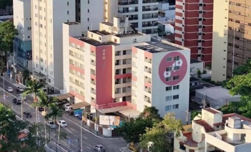 Estrutura foi derrubada de forma controlada