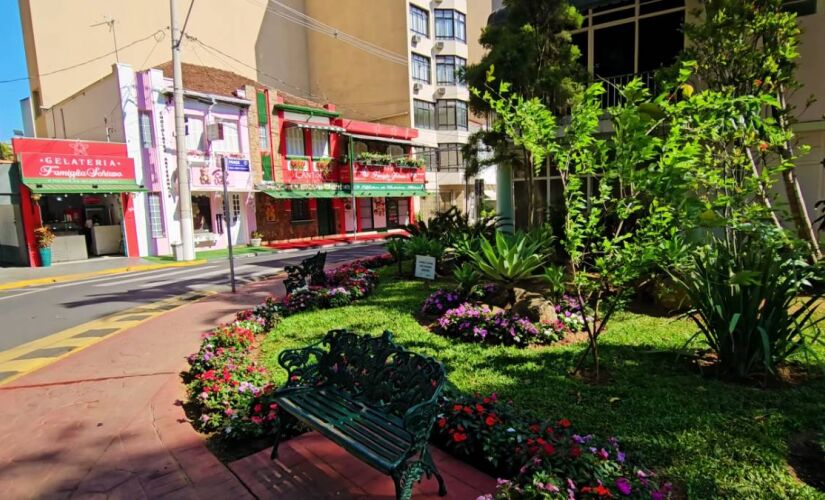 Cidade carrega clima europeu e até tem a própria versão da Fontana di Trevi