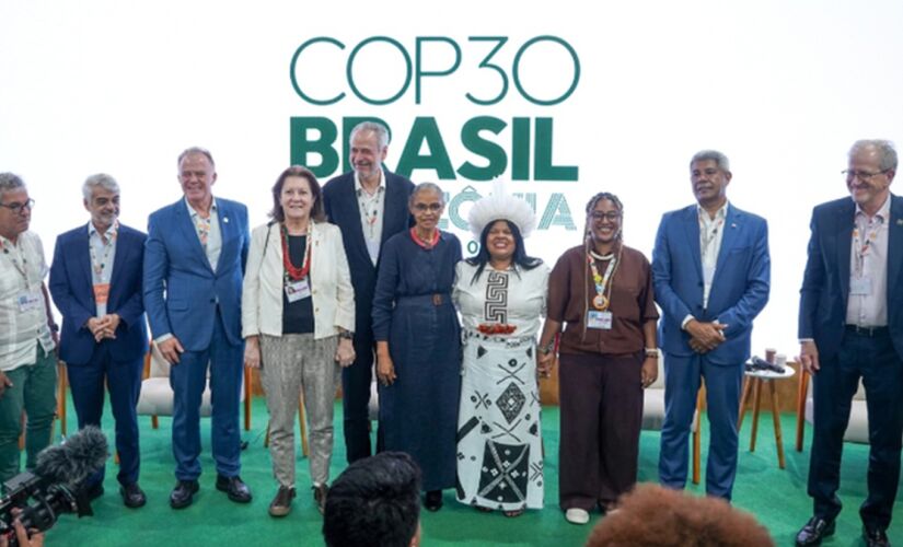 Marina Silva e outras autoridades durante inauguração dos Pavilhões Brasil