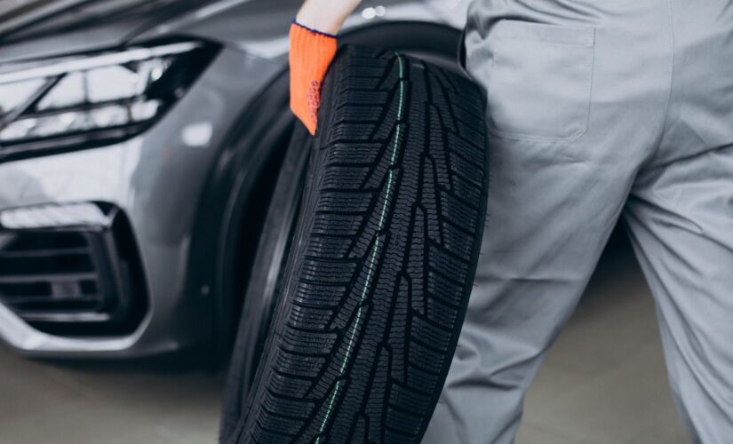 Entenda como é feito, quanto dura e por que o uso desse tipo de pneu é proibido em motos