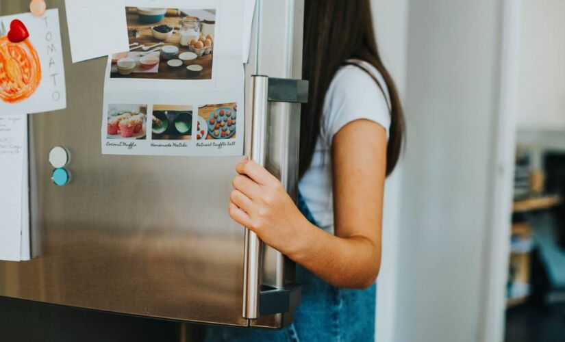 Essa nova geração de refrigeradores é equipada com câmeras que reconhecem seus alimentos e enviam alertas sobre o que está para vencer.