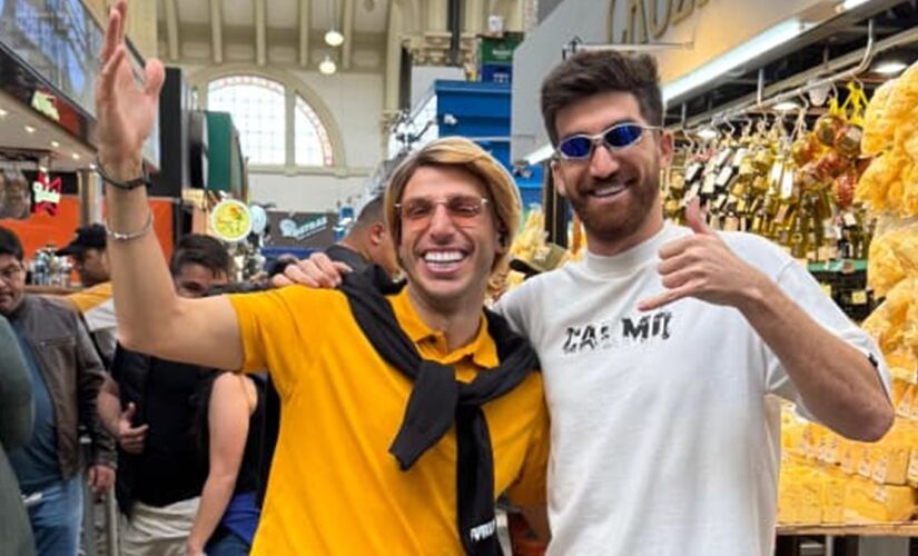 Fausto Carvalho, o Menzinho, e Paulo Marques, o Pacote, durante gravação no Mercadão