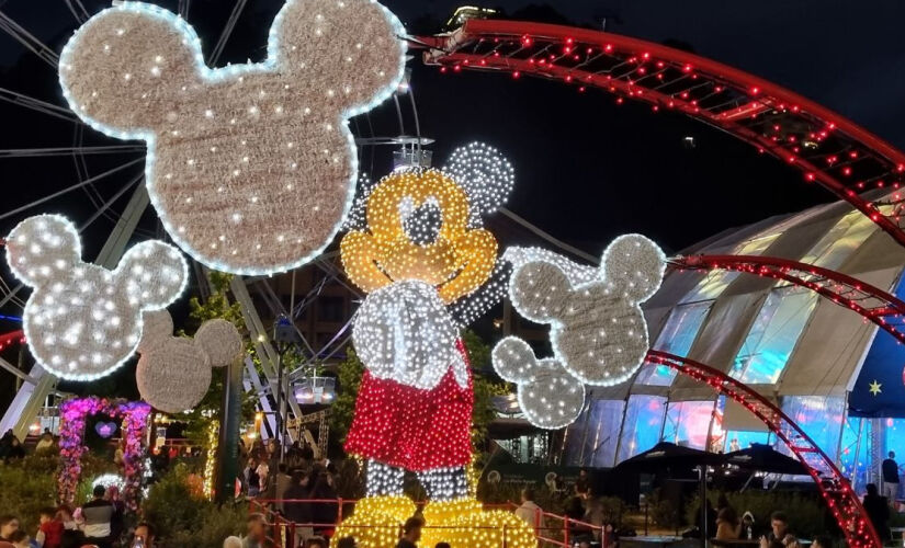 'Natal dos Sonhos: Mickey e Amigos' segue até janeiro com uma atração diferenciada: o maior Mickey iluminado na América Latina