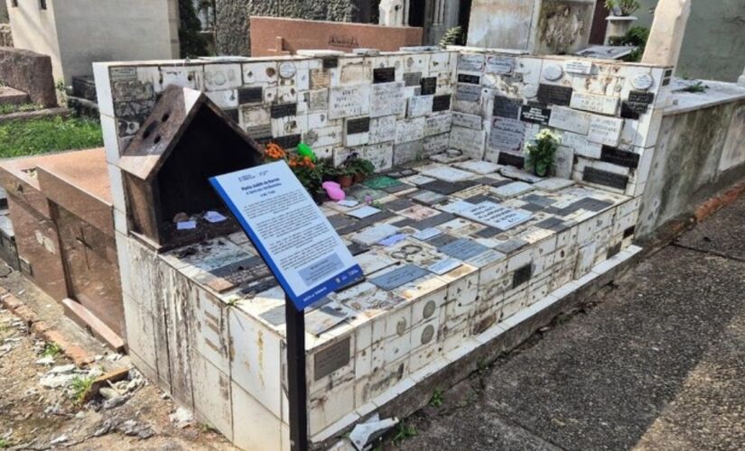 Estudantes deixaram seus agradecimentos no túmulo de Maria Judith de Barros