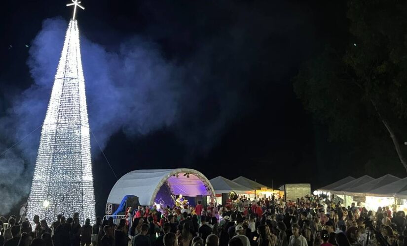 Abertura das festividades de Natal movimentou o município em 2024