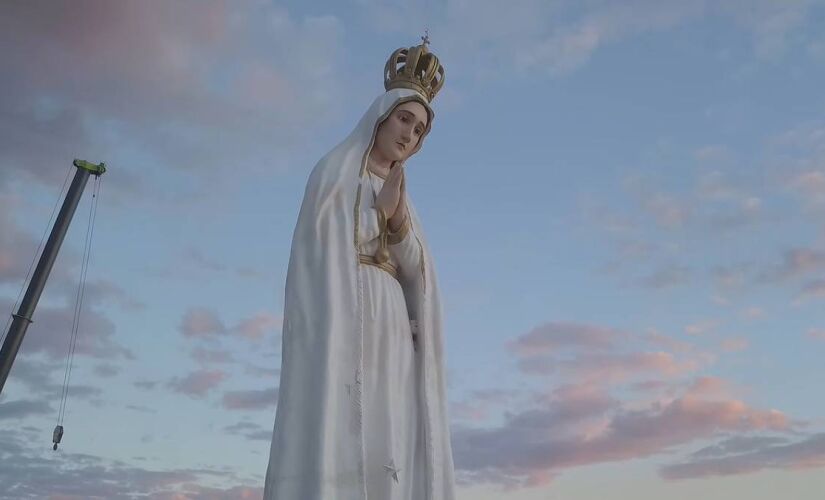 Nova imagem, produzida pelo artista Ranilson Viana, substitui a anterior, de 45 metros, inaugurada em 2014