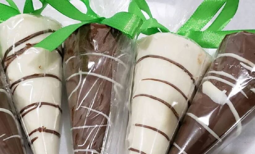 Durante as aulas, os participantes irão aprender diversas técnicas de confeitaria, decoração natalina e maquiagem