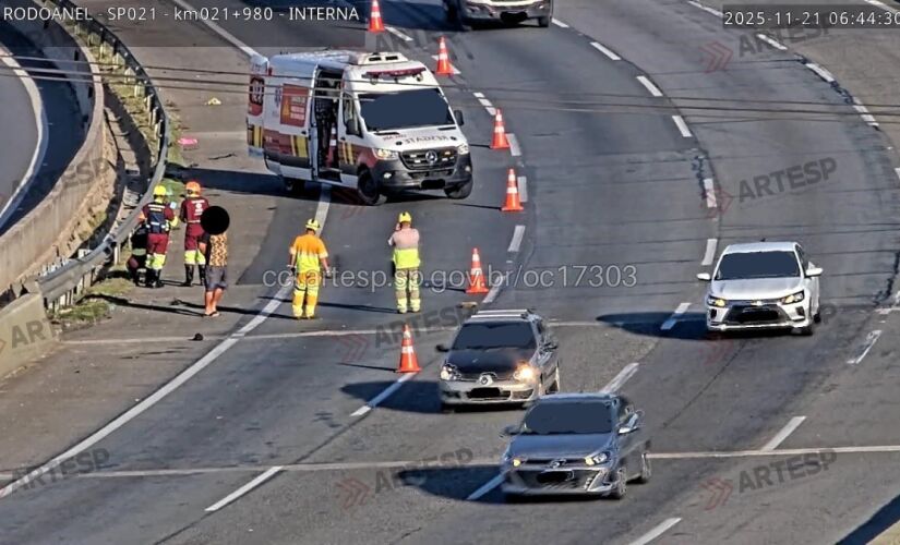 Uma faixa foi interditada; perícia da PM Rodoviária está no local