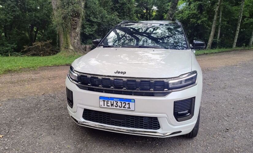 Modelos atualizados trazem novos faróis, interior refinado e pacote ADAS de série