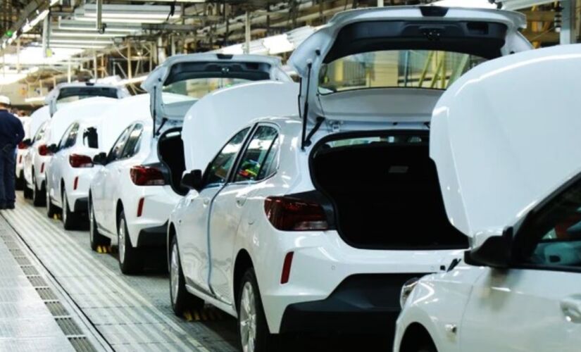Produção soma 2,23 milhões de veículos no ano; recuo nas vendas externas pressiona resultado de outubro