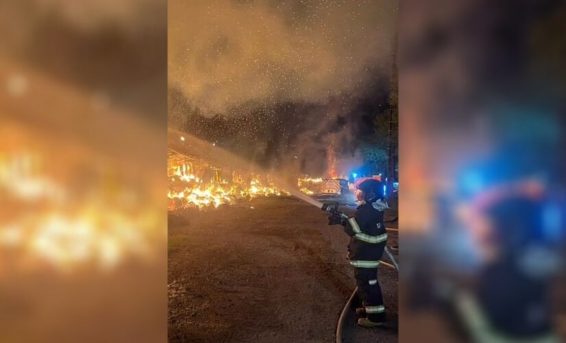 Composição avançava pela Vila Esperança quando os moradores acionaram o Corpo de Bombeiros