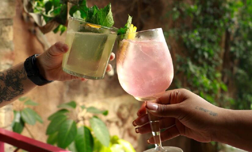 Durante a tarde, ele irá preparar drinques autorais feitos com Ballena