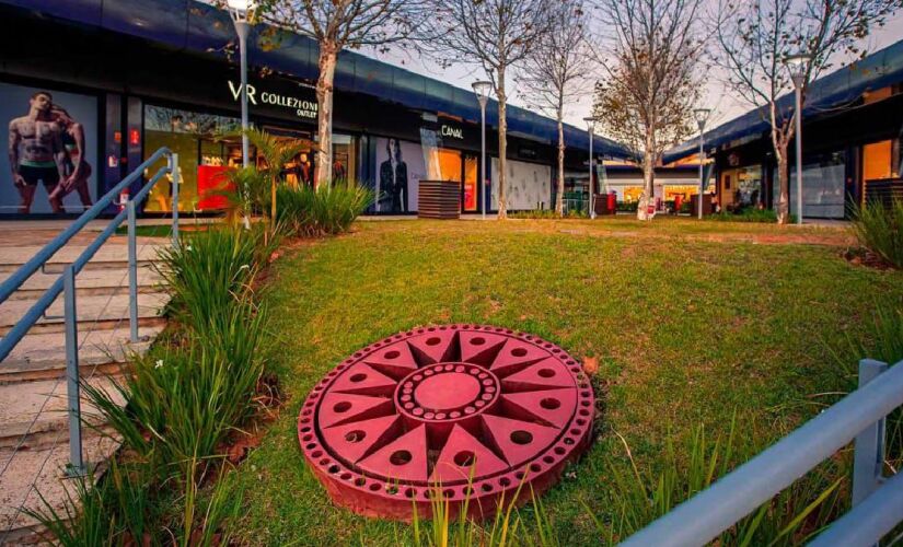 Centro de compras reúne mais de 150 marcas nacionais e internacionais com descontos o ano inteiro