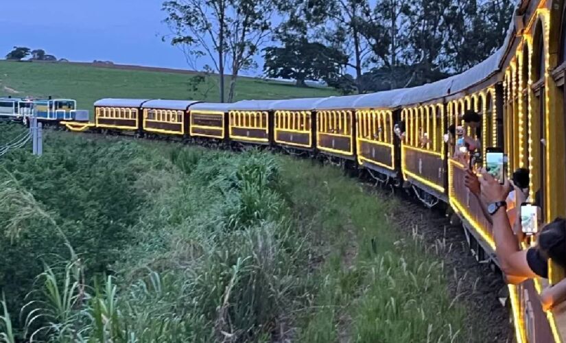 Passeio noturno iluminado ocorre entre a Estação Anhumas e Jaguariúna e percorre cerca de 50 quilômetros