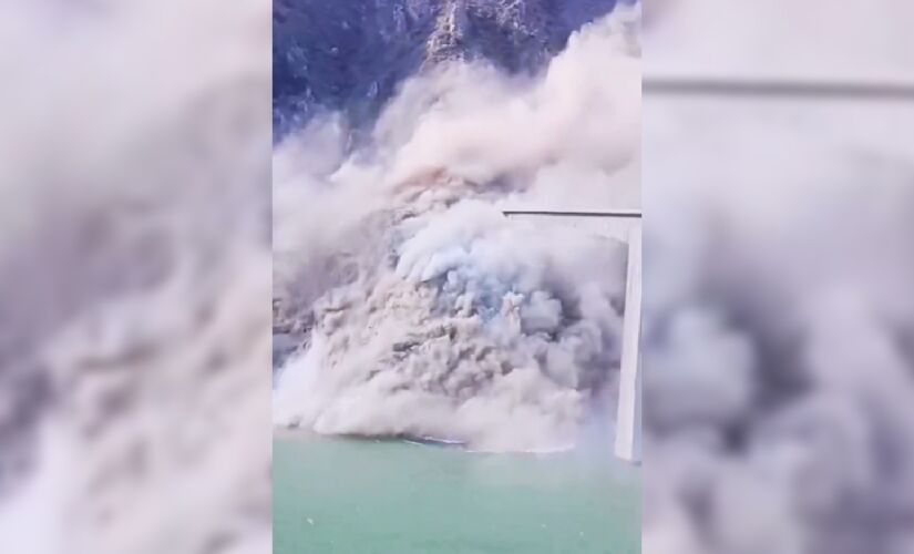 Ponte, que faz parte da rodovia Nacional 317, é uma rota estratégica que conecta o centro da China ao Tibete