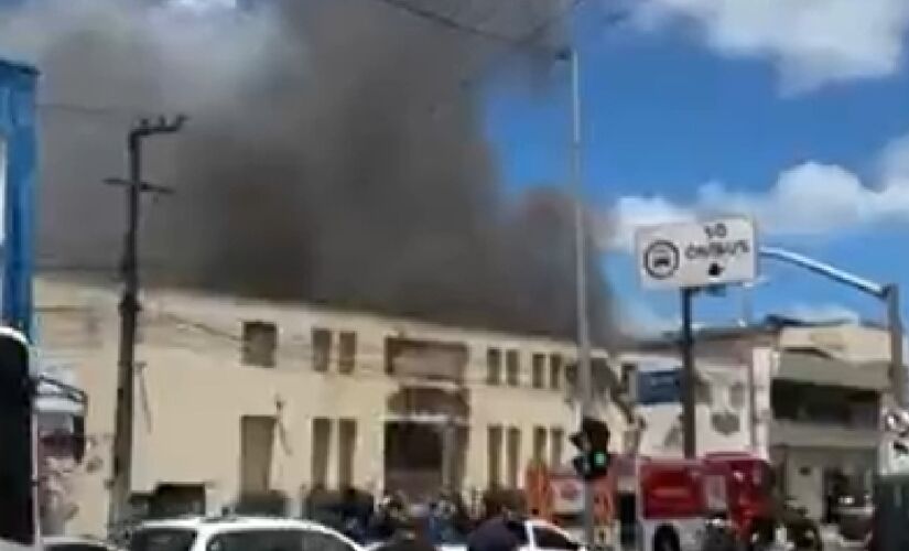 Fogo começou na subestação de energia do hospital e não atingiu áreas assistenciais