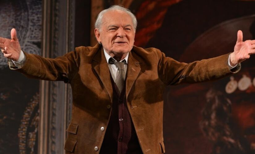 Ator Othon Bastos sobe ao palco em seu primeiro monólogo em 'Não Me Entrego, Não!'