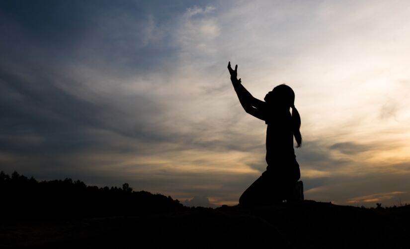 Ao escolher práticas que fortalecem emocional e espiritualmente, é possível atravessar o fim de ano com mais serenidade, consciência e proteção