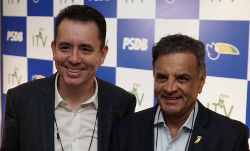 Paulo Serra e Aécio Neves durante a convenção do PSDB em São Paulo