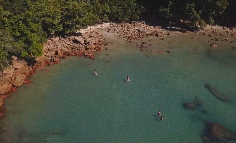 Além de apreciar o cenário, existem outras atividades que você pode fazer nessa piscina; confira 