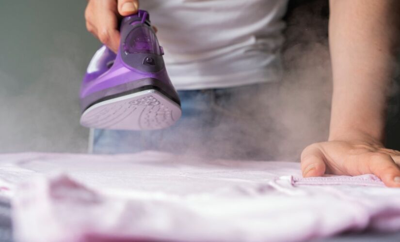 O ferro de passar segue dividindo opiniões entre tradição e praticidade