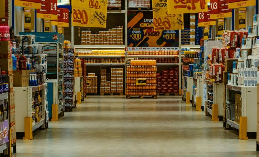 Novo acordo proíbe funcionamento de supermercados aos domingos