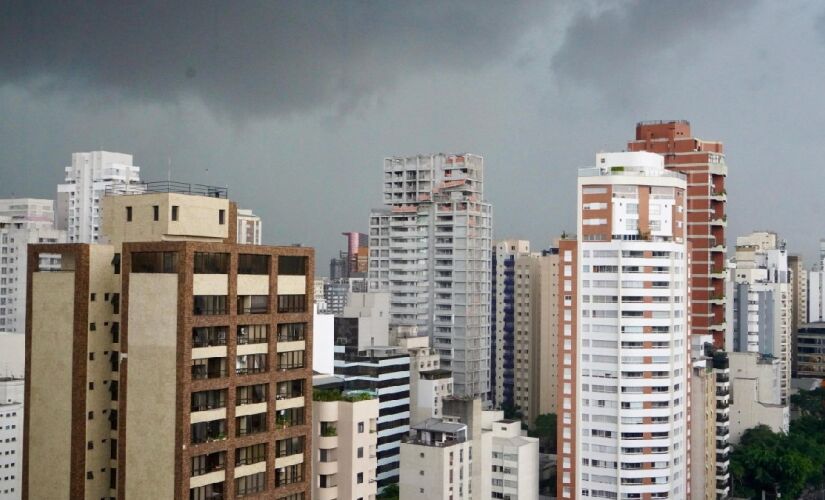 Defesa Civil divulgou novo alerta para chuvas fortes